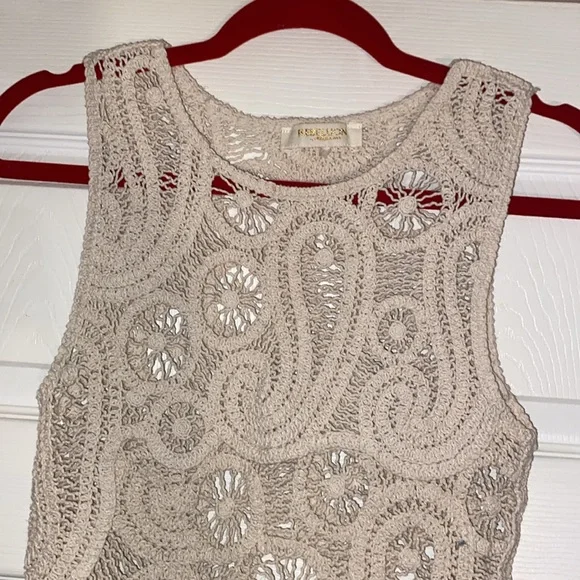 Rebellion Cream Colored Crochet Sleeveless Women’s Scalloped Top Size S - Picture 2 of 6